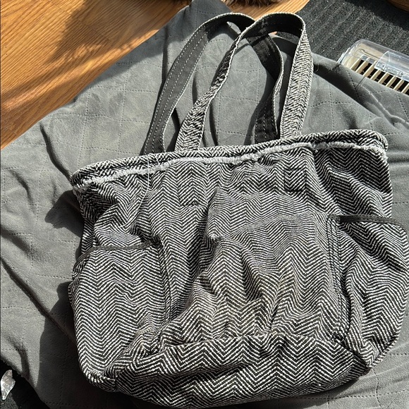 Thirty-One Black and White Chevron Shoulder Bag - Picture 5 of 14